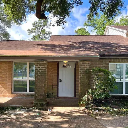 Spacious N Cozy 3 Bedroom // 15 Min From Downtown